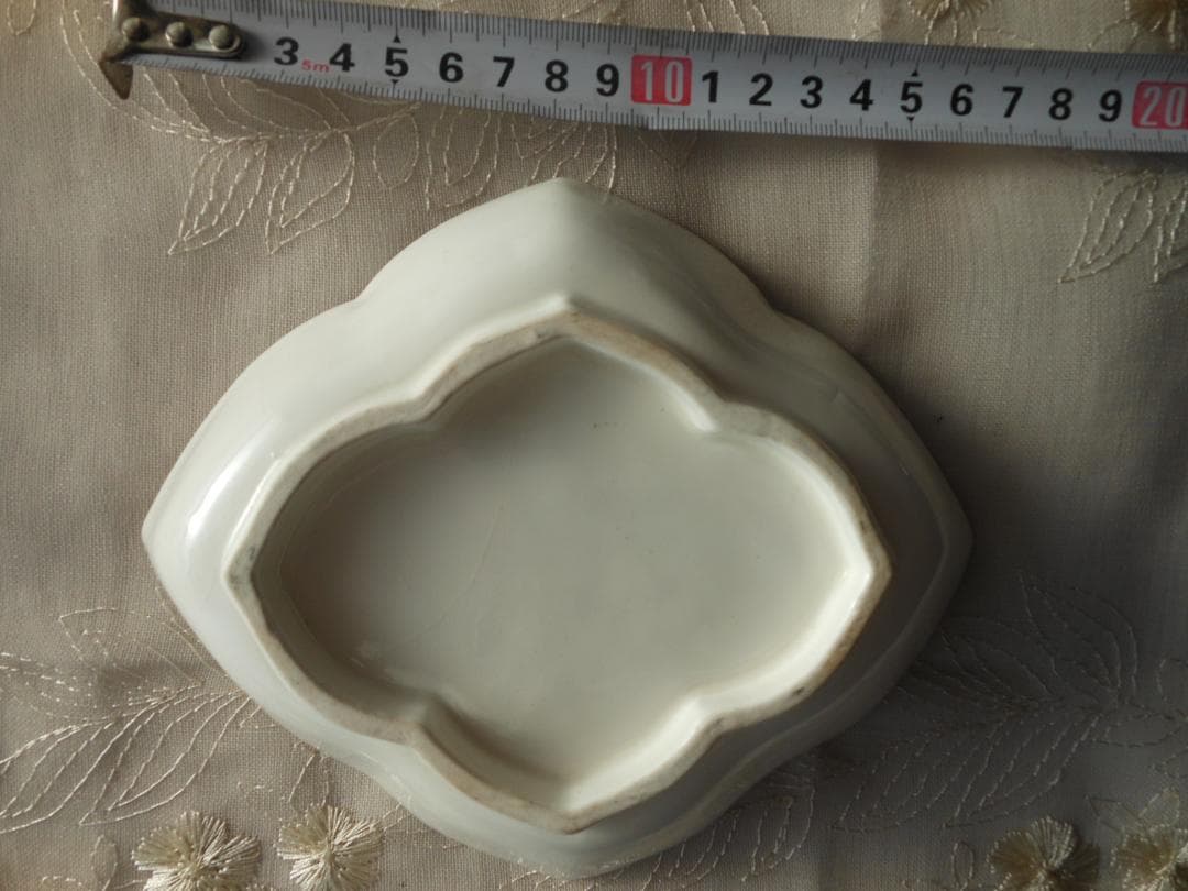 皿　白色　陽刻　龍図　木瓜型　古美術 時代物 和食器