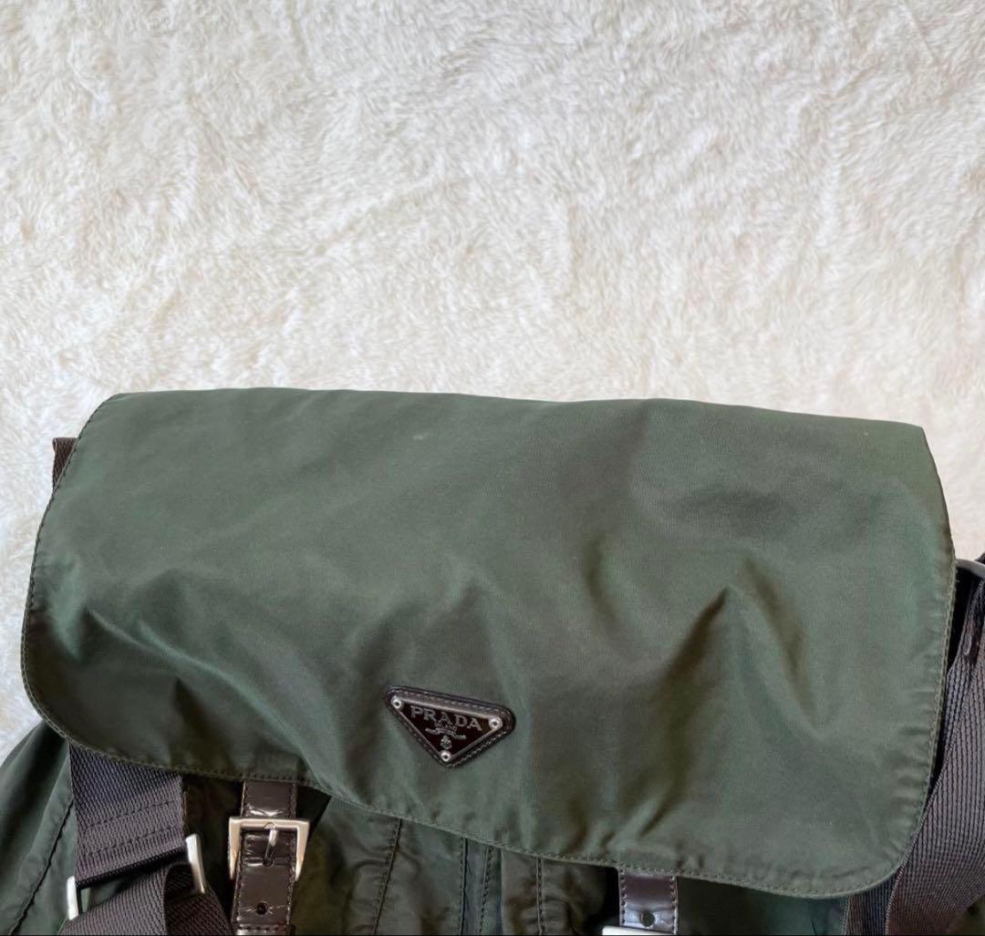 PRADA ダークグリーン メッセンジャーバッグ