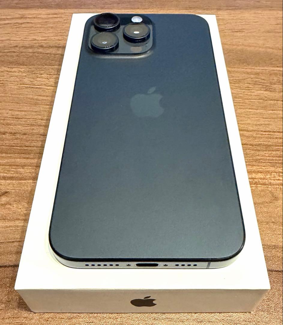 【美品】iPhone15 Pro Max（Apple）