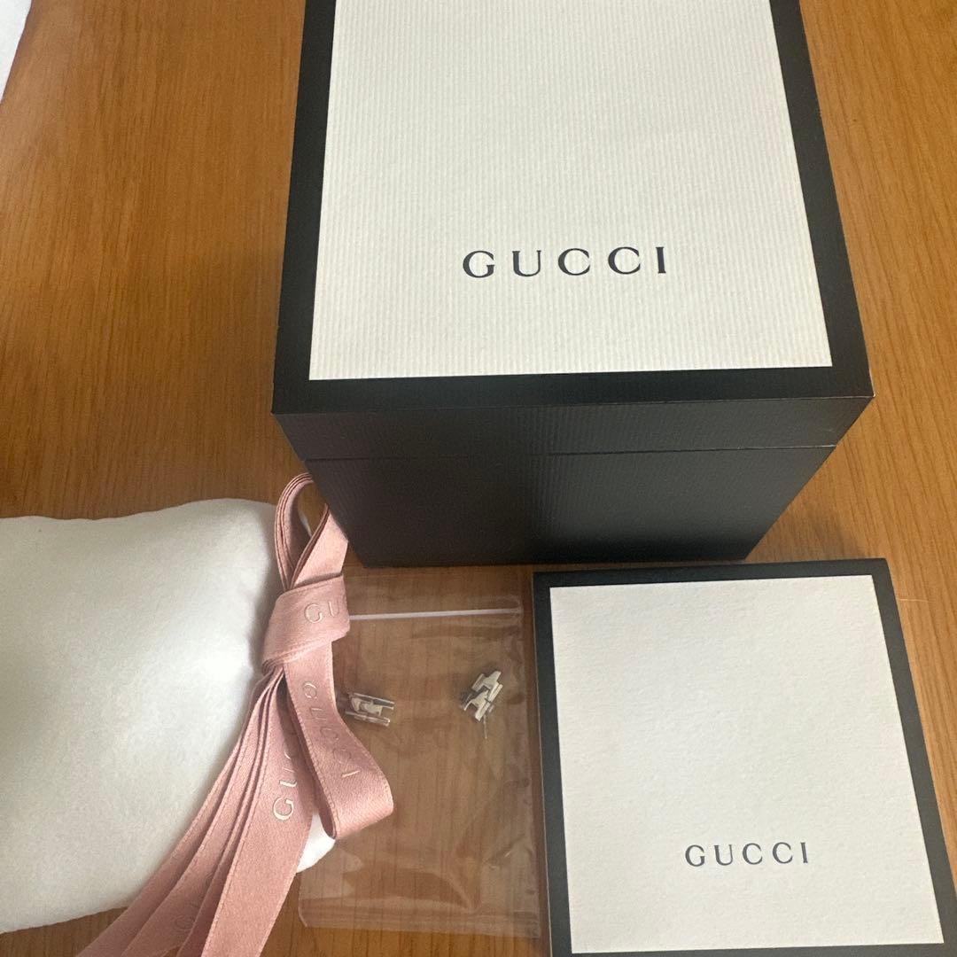 GUCCI ホワイトレザー スクエアフェイス時計