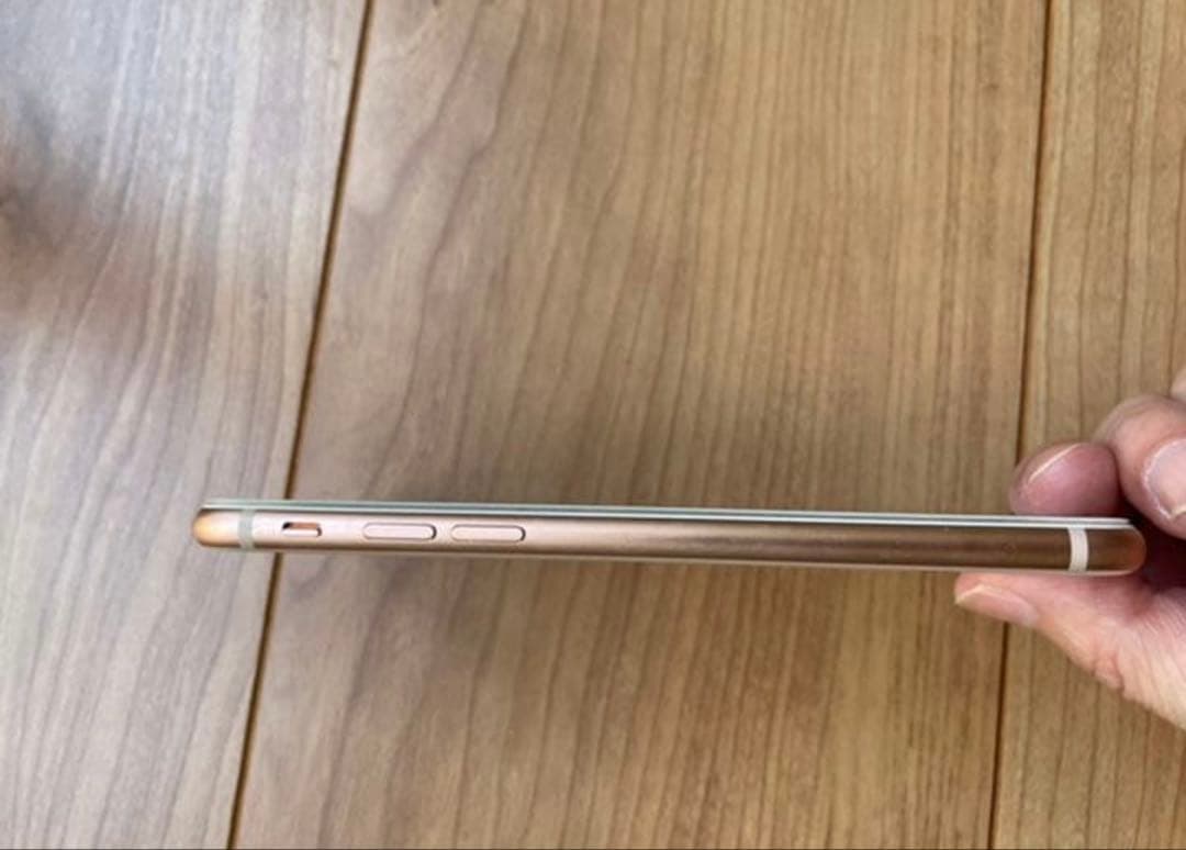 iPhone 8 Gold 64GB SIMフリー