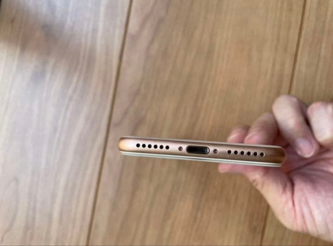 iPhone 8 Gold 64GB SIMフリー