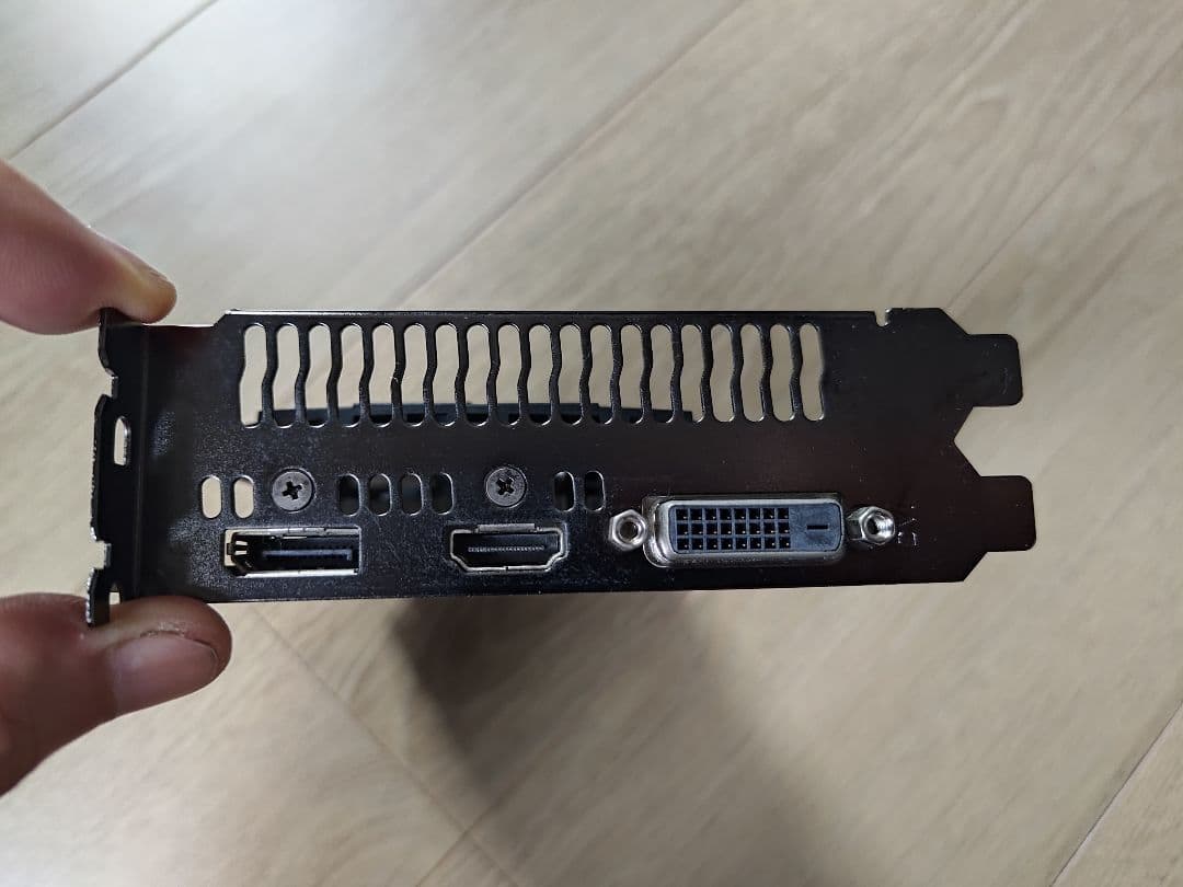 ASUS GTX 1650 グラフィックボード