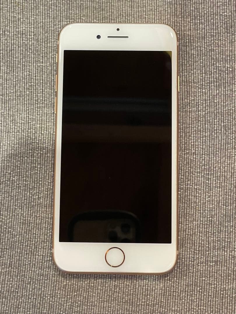 iPhone 8 ゴールド 64G 超美品 サービスケース付　SIMフリー