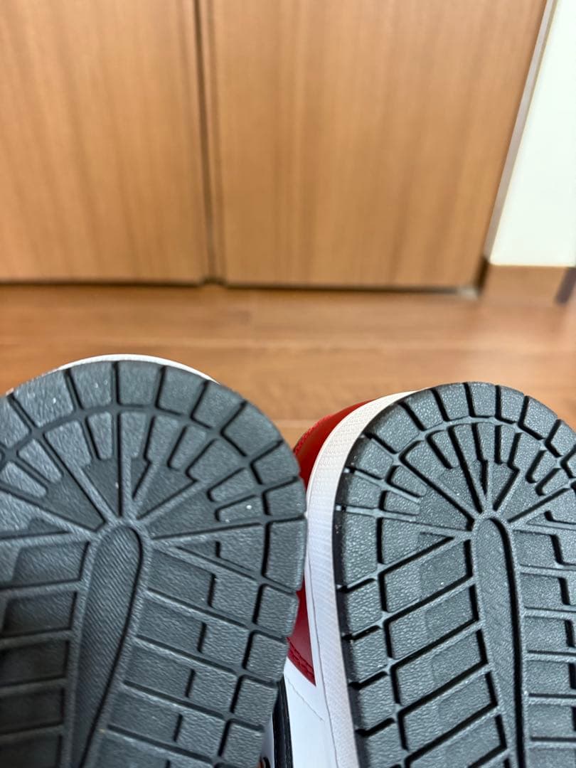 シューズ(男性用) Nike Air Jordan 1 Mid CHICAGO BLACK TOE