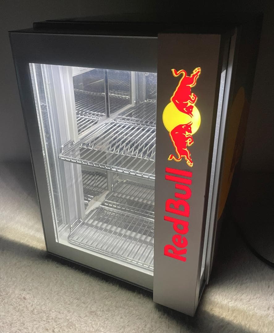 ぐるみ♪ ⭐️非売品⭐️ レッドブル Red Bull 冷蔵庫 鍵付き 稼働品