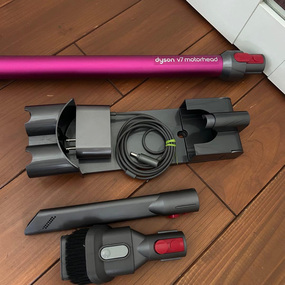 【バッテリー良好】dyson コードレスクリーナー V7 motorhead