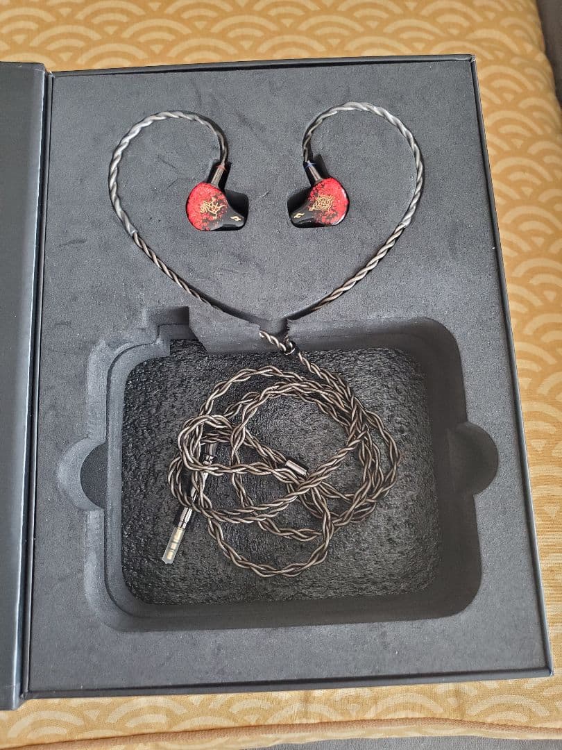 (説明文要確認) 有線イヤホン TANGZU NEZHA 6BA+1EST