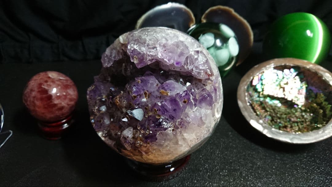 アメジスト笑口 虹入り 縁起物、愛の守護石、真実の愛を守りぬく石、財運を招く
