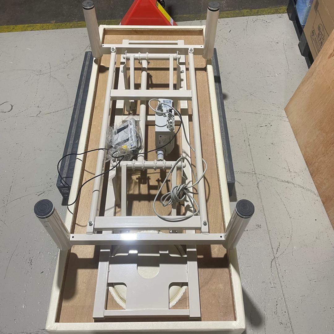 高田ベッド　電動昇降ベッド　エステ　施術台