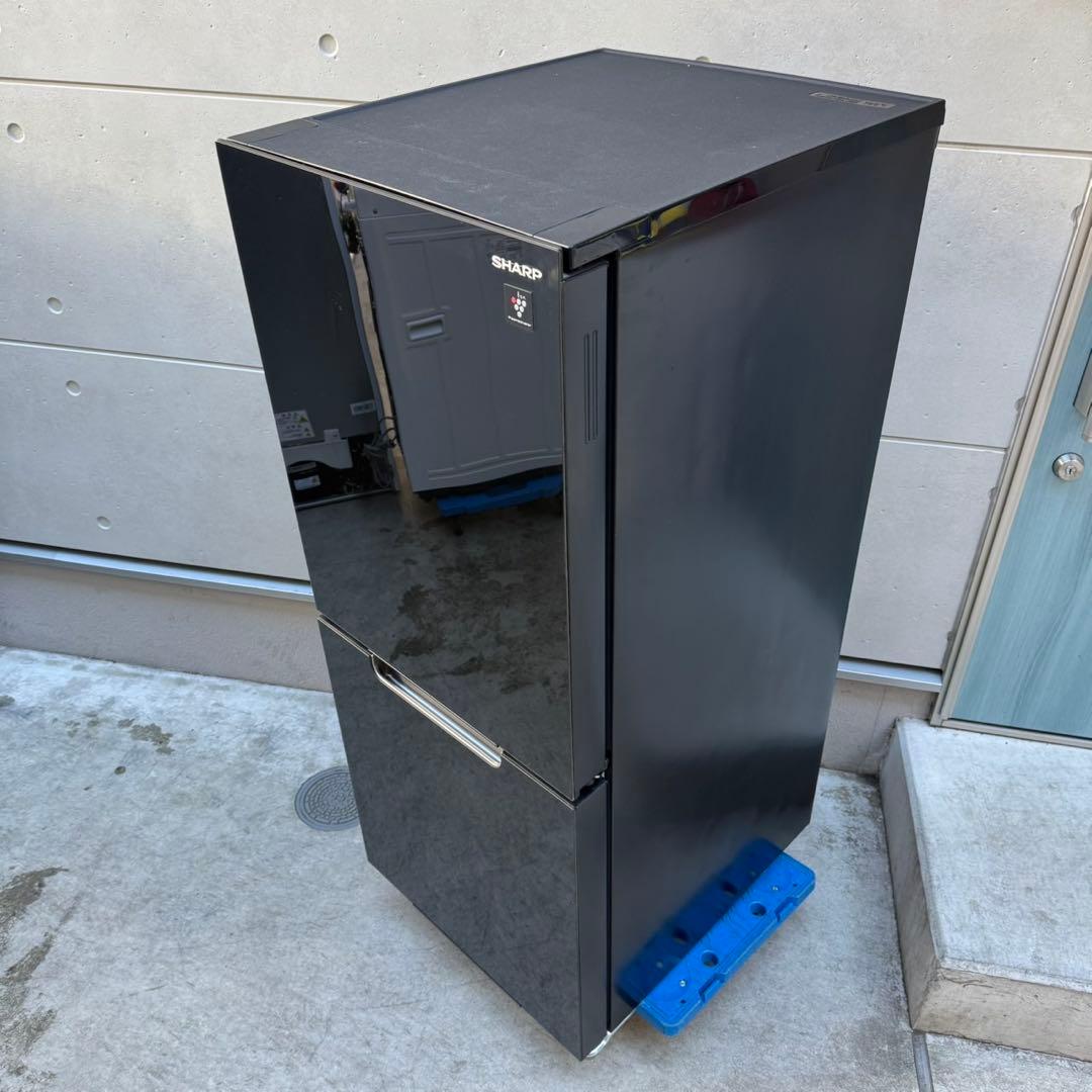 122⭐️2022年製美品★シャープ　冷蔵庫　黒　ブラック　右、左開き　一人暮らし