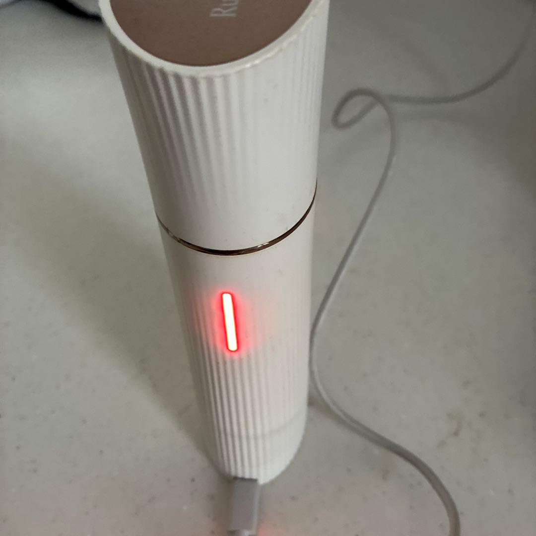 Ruby-tell 美顔器 ホワイト 充電器付きハンディ