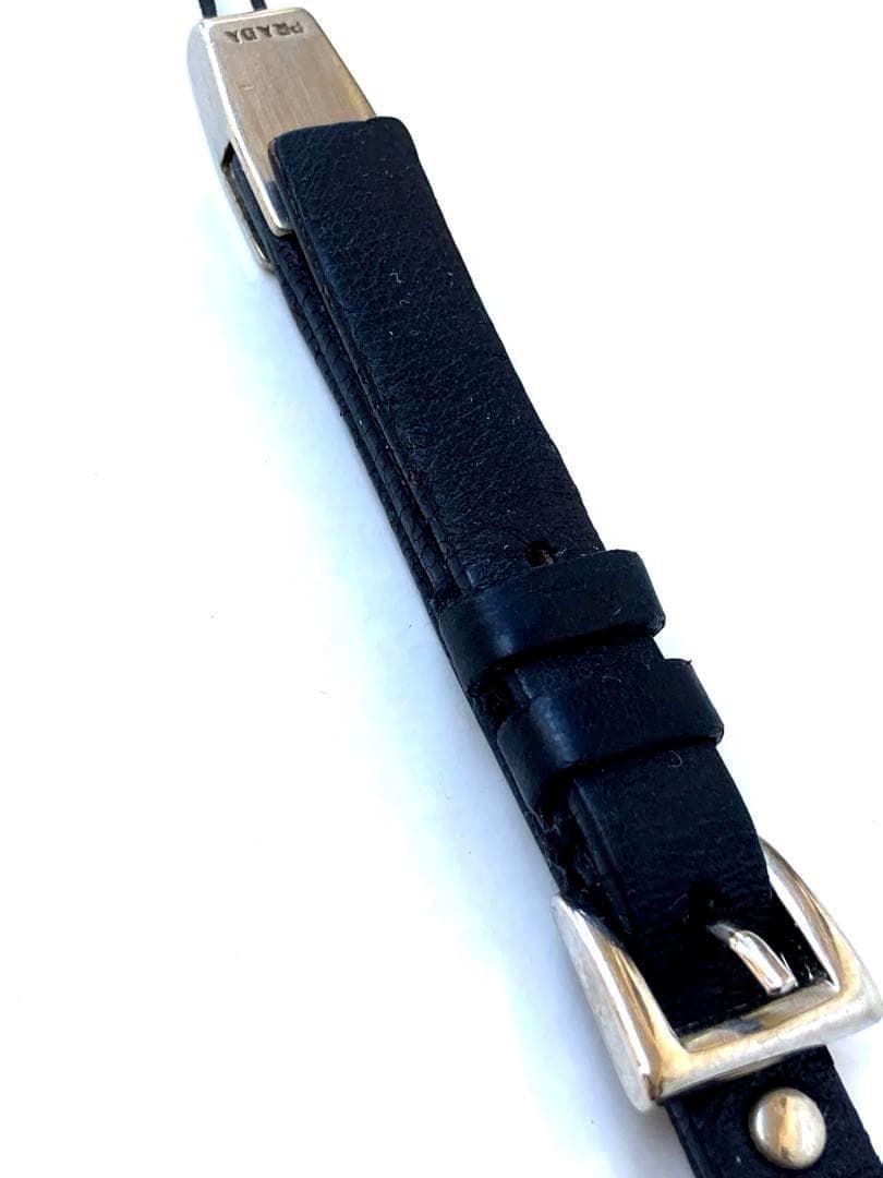 プラダ　ブラック革製ベルトデザインチャーム・ストラップ・スタッズ