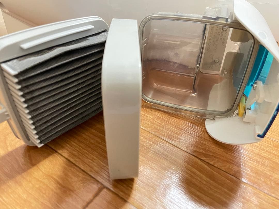 東芝TOSHIBA コンパクト多機能掃除機cafe用に買って数回のみ使用