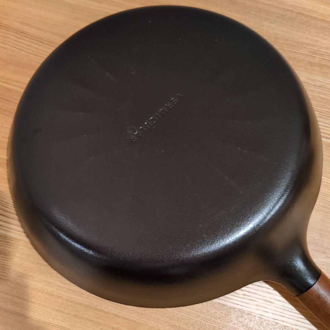 【胴長短足】BALMUDA　フライパン&蓋セット　レシピ本付き