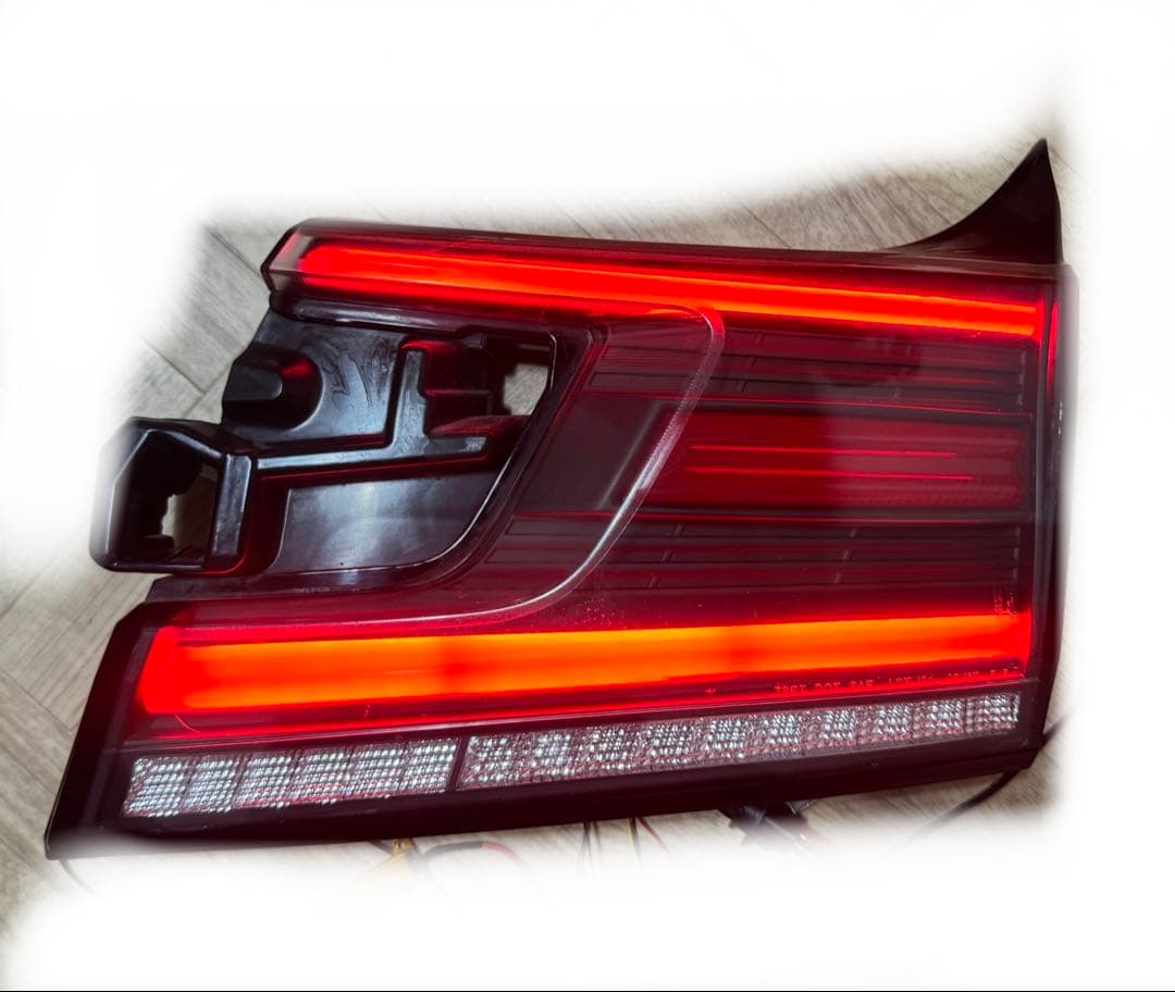 ３０系前期用ヴェルファイア　クリスタルアイ　テールランプ