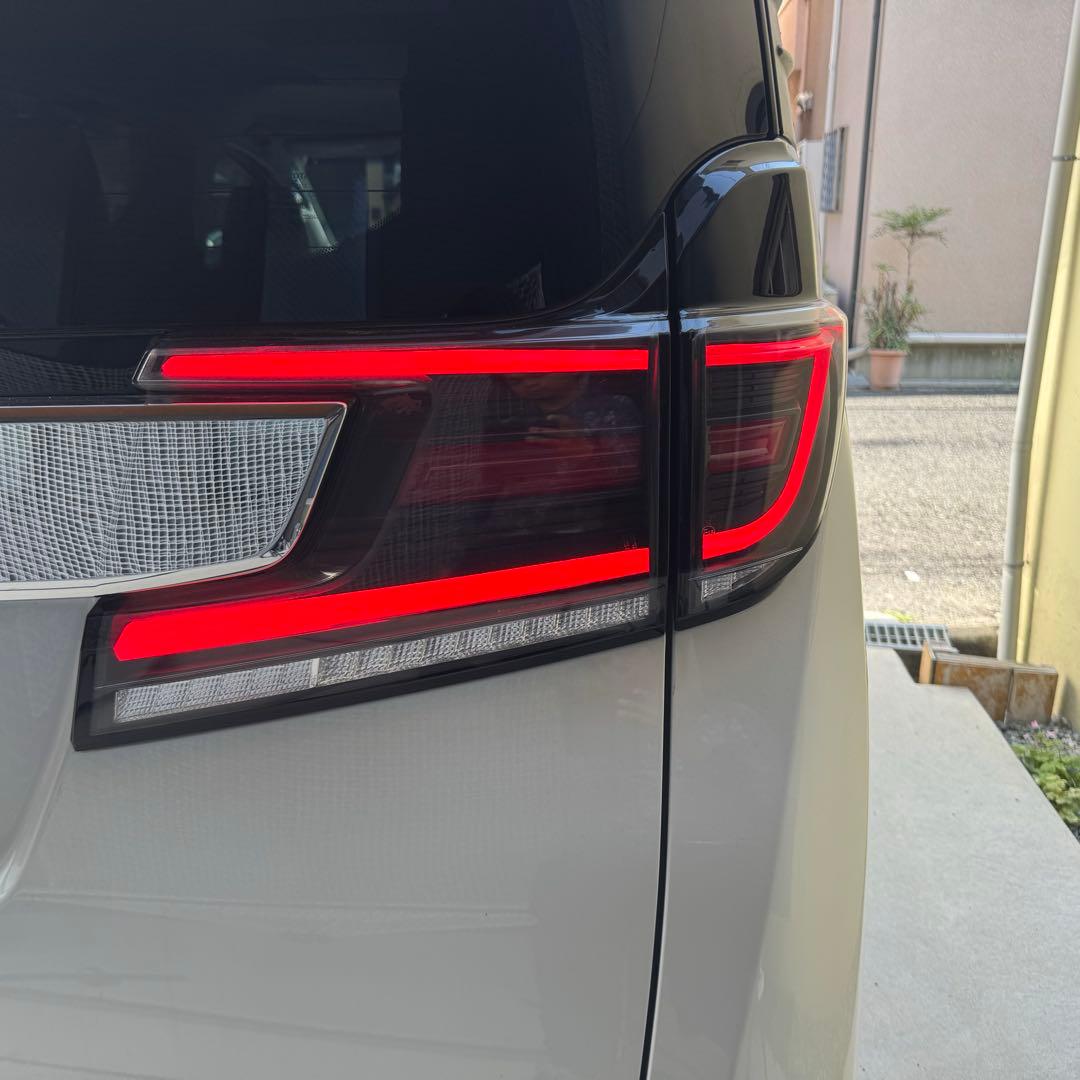 ３０系前期用ヴェルファイア　クリスタルアイ　テールランプ