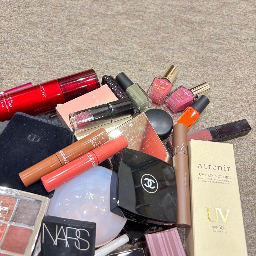 ブランド　デパコス多め！　コスメ　化粧品大量纏め売り約40点