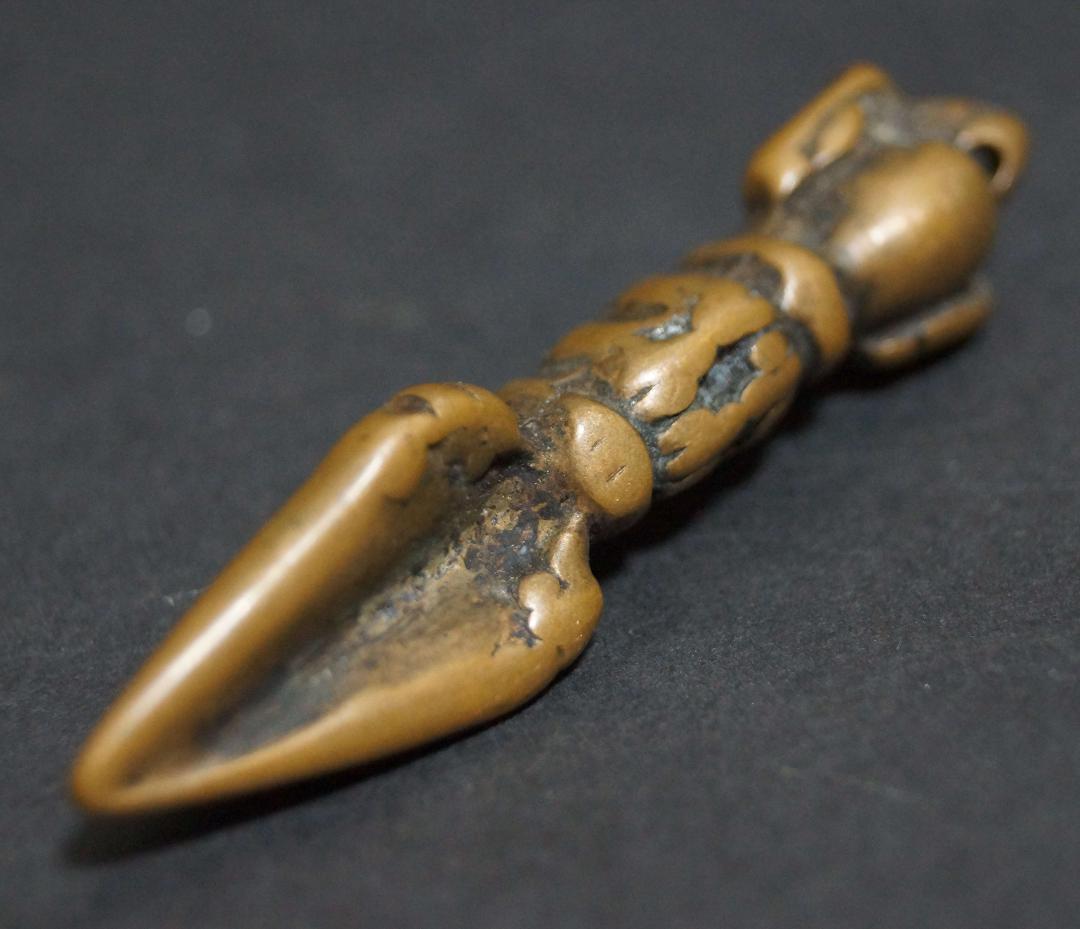 オールドチベット密教法具 トクチャ 銅製ブルパ(独鈷杵)  お守り 提げ物装飾品