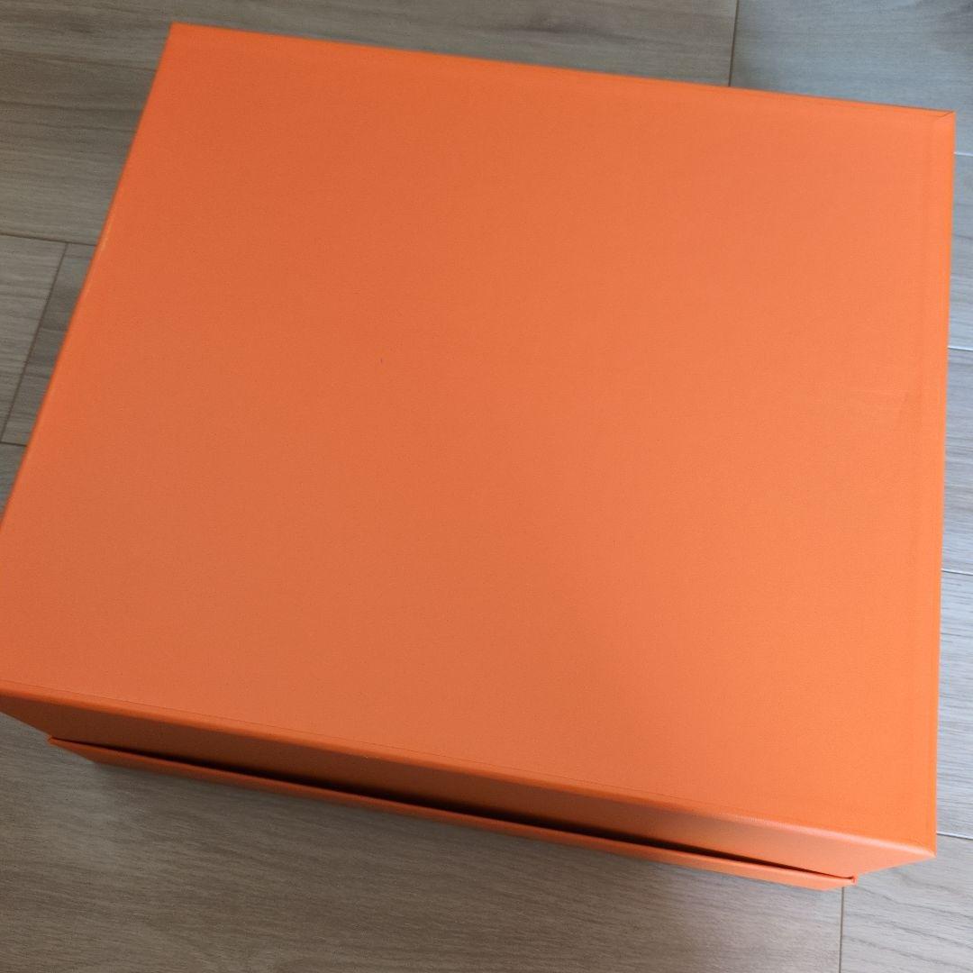 ②エルメス　カバン用大きな空箱とリボン