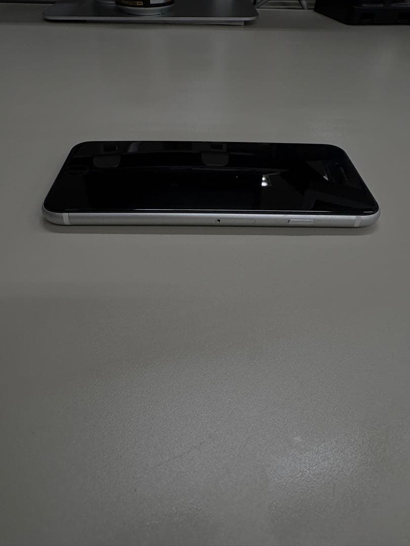 【美品】Apple iPhone SE 第2世代ホワイト 本体64GB