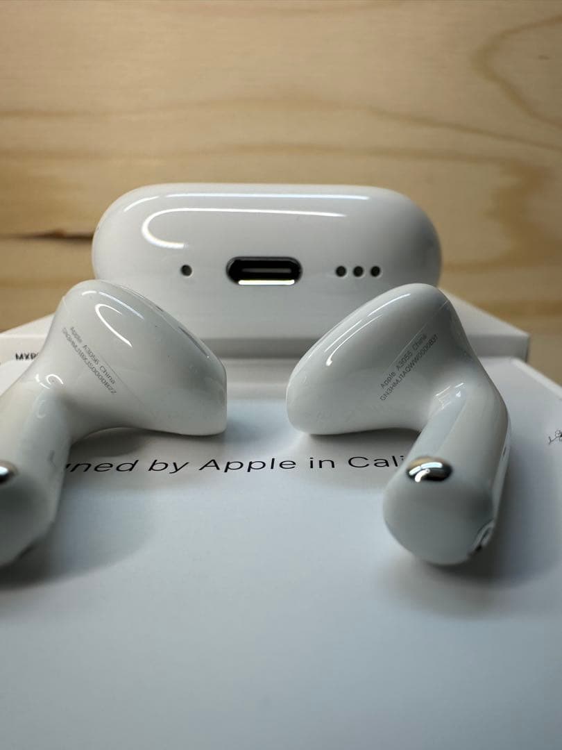 【美品】AirPods 4 ANC搭載モデル MXP93J/A 9XG7F