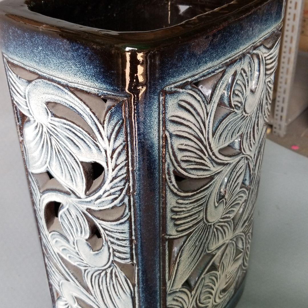 信楽焼傘立て  長角唐草彫 高さ４７cm