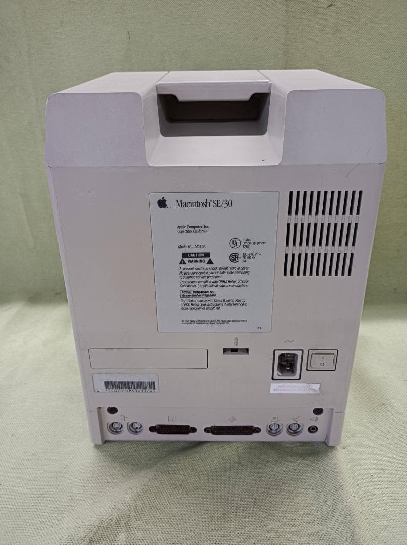 都《MNLAK》Macintosh　SE/30　液晶　キズ多い　レトロ