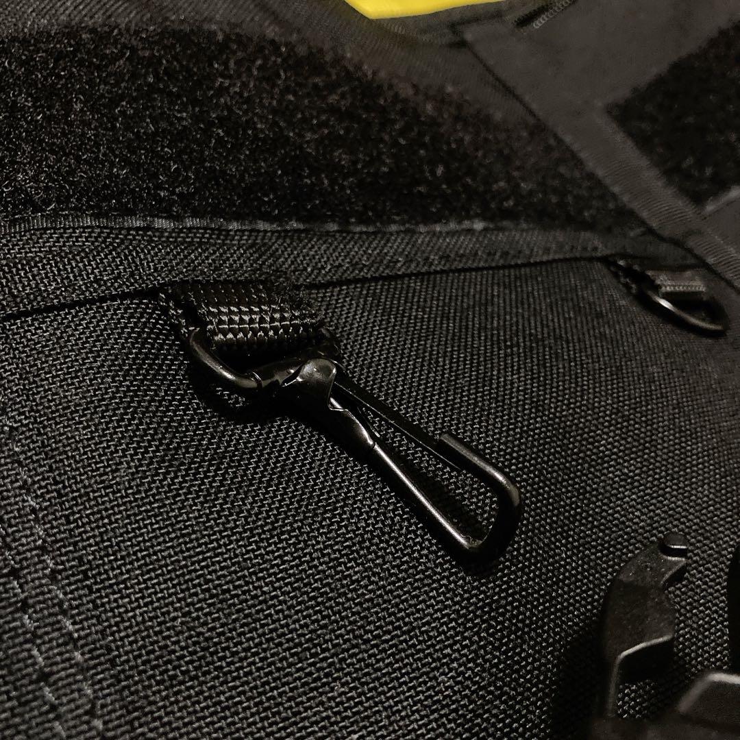 ほぼ新品　定価2万 A3収納 防水 マンハッタンポーテージ メッセンジャーバッグ