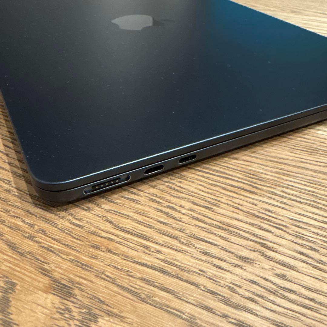 Apple MacBook Air (M2, 2022) 13.6インチ