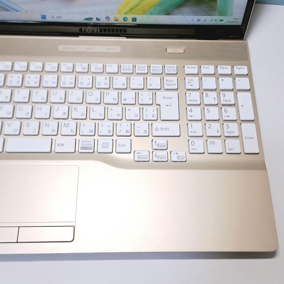 I95 富士通ノートパソコン 第7世代i3/SSD Windows11 ゴールド