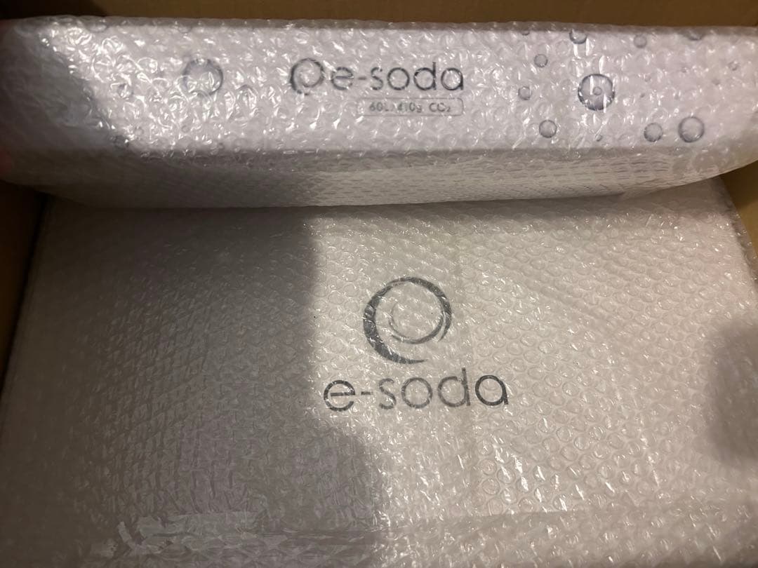 e-soda 本体＆ 60L 炭酸ガスシリンダー2本
