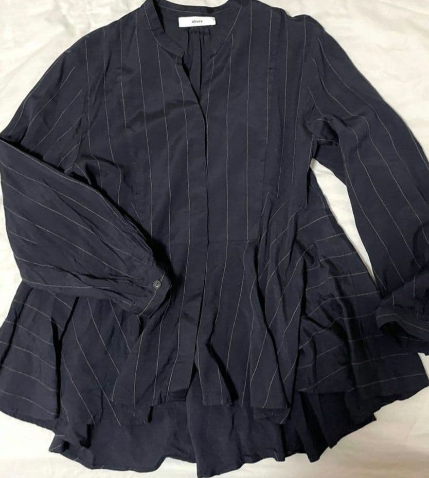 エブール　ネイビー ペプラムスタイル ブラウス