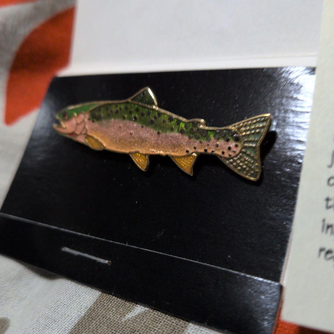 カワマス　魚　ブローチ　バッヂ　WM SPEARデザイン ヴィンテージ