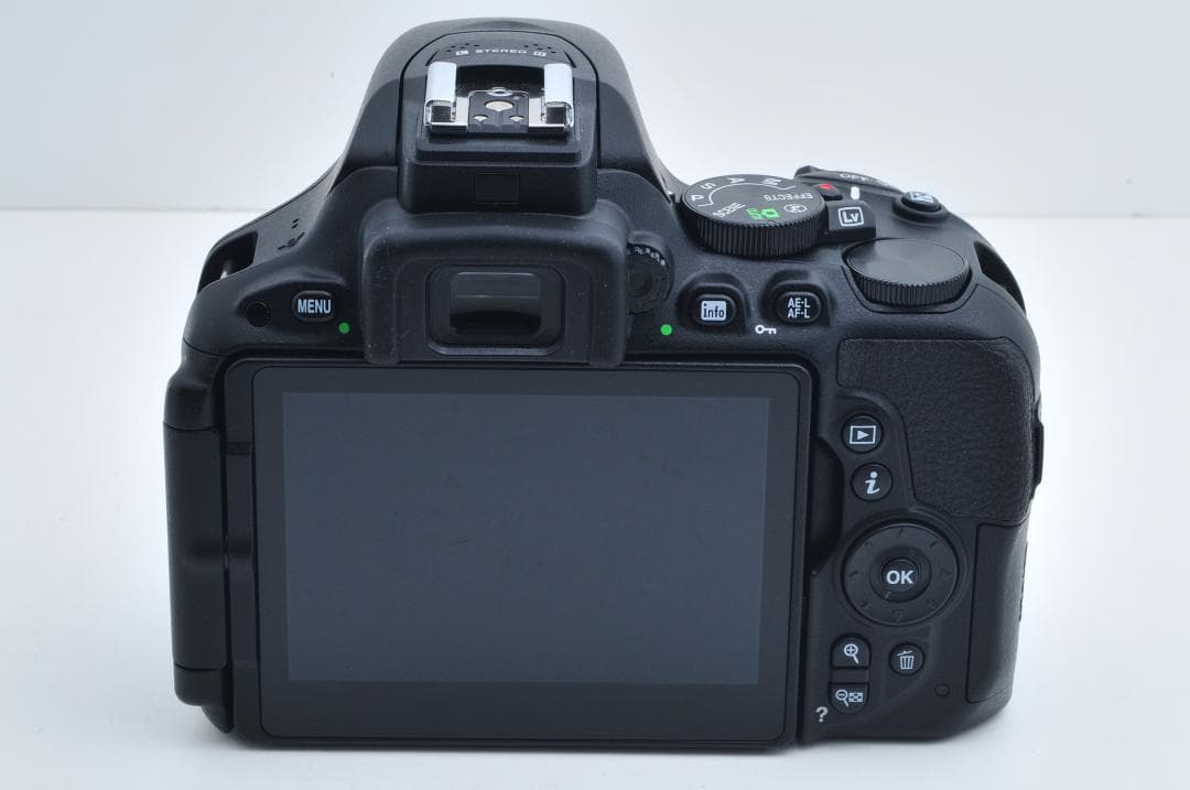 ■新品級■ ニコン Nikon D5500 ≪シャッター660回≫