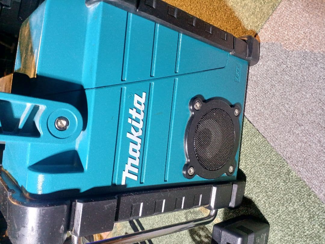 Makita 移動BATTERYラジオ