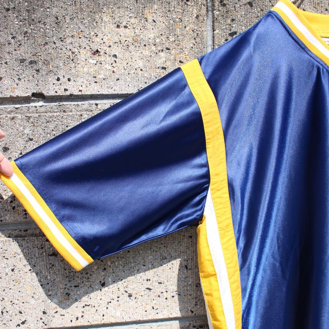 90s~00s adidas ロゴ刺繍 ツヤあり生地 大きめ 古着 アップウェア