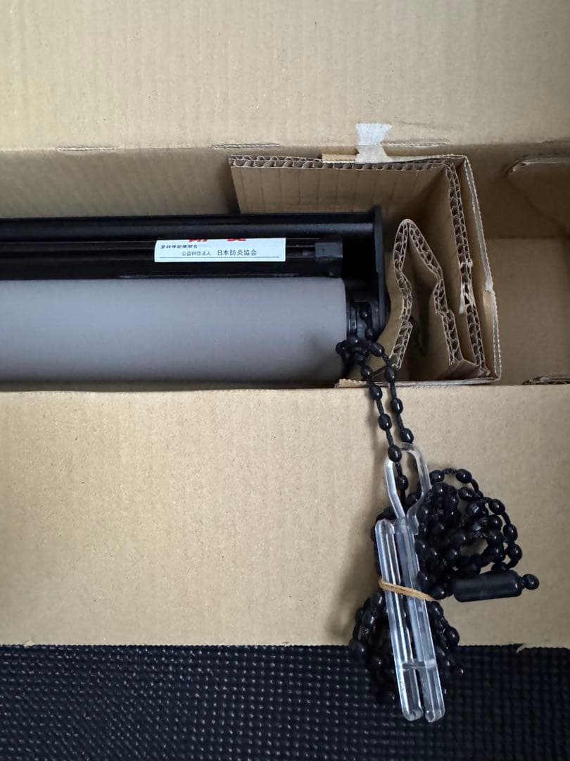 ロールスクリーン　遮光生地