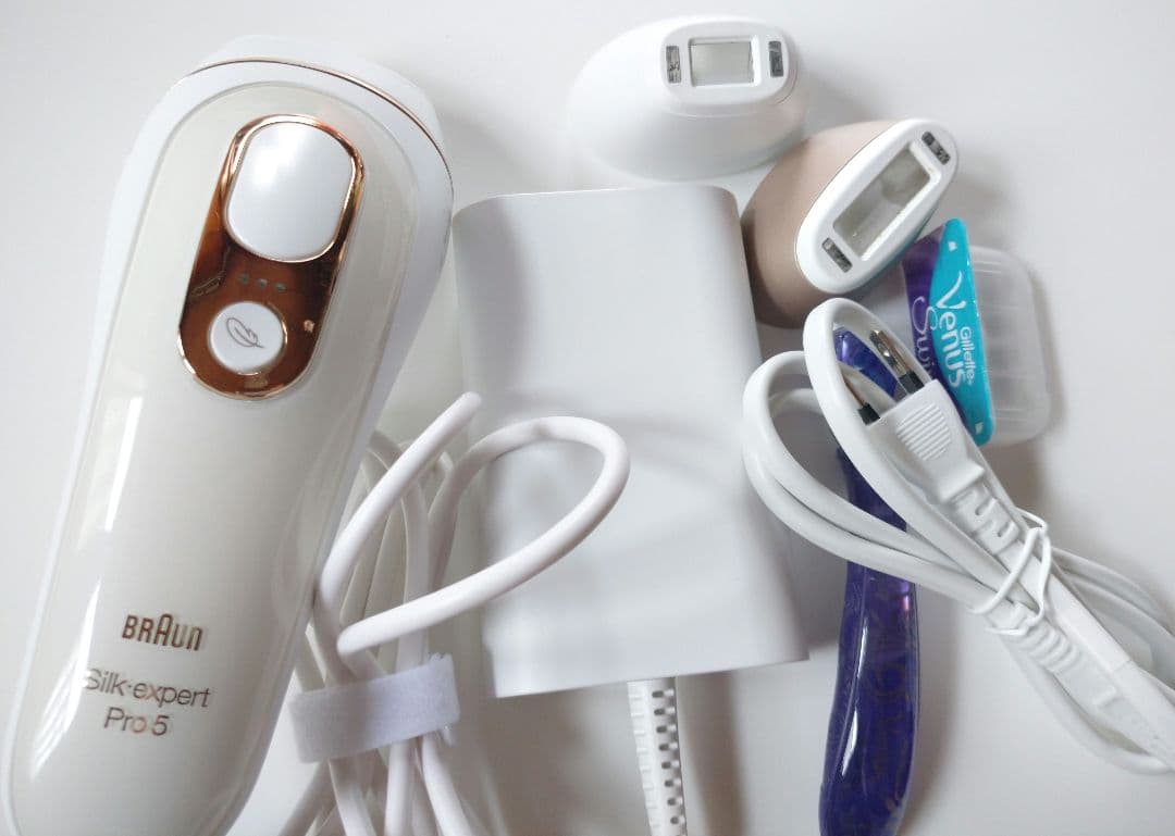 【専用ポーチ付き】【アタッチメント3点付き】【美品】2022 BRAUN