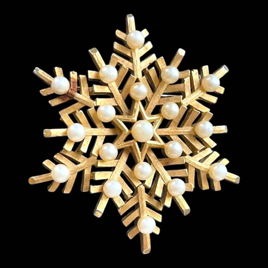 CROWN TRIFARI☆トリファリウム&ベビーパール☆雪の結晶のブローチ