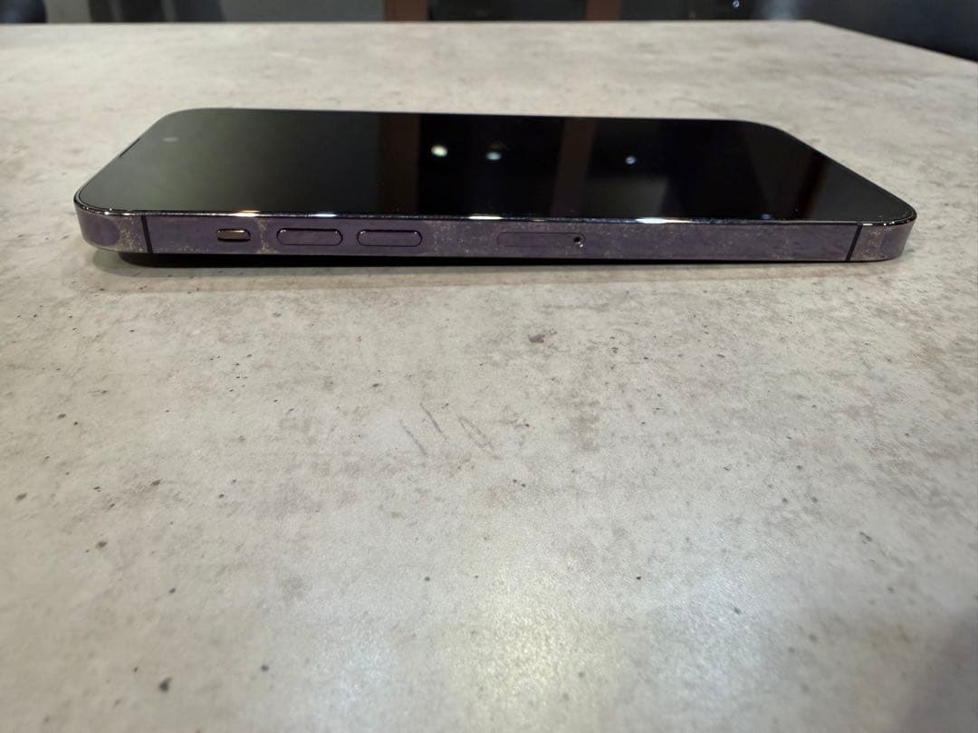 スマートフォン本体 スリムデザイン