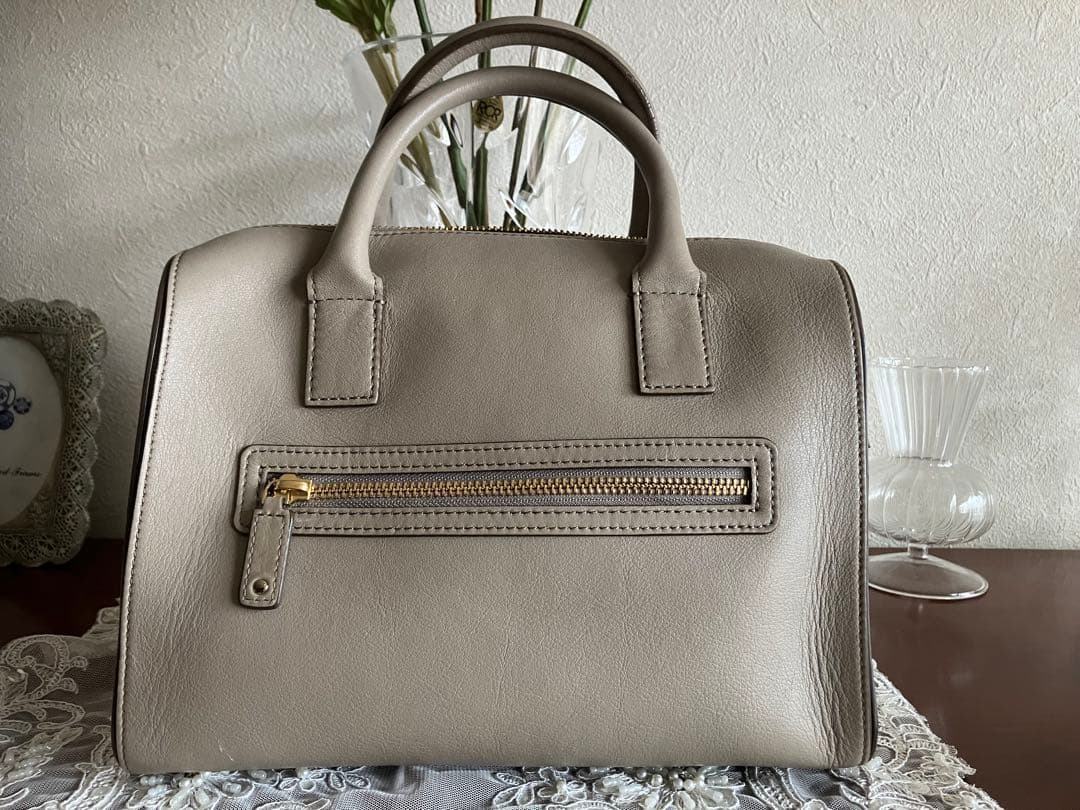 上品なアニヤハインドマーチ ショルダーバッグ グレージュ カーカバレル‼️