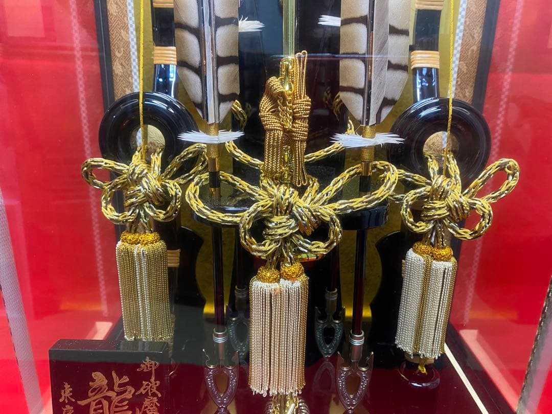 東京久月　家紋付破魔弓ガラスケース１５号・間口約３7×奥行約２８×高さ約５７㎝