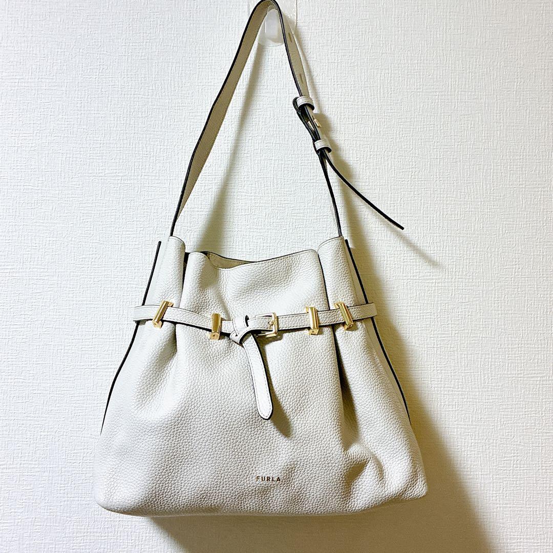 未使用級✨フルラ　アウラ　ショルダーバッグ　ワンショルダー　現行　レザー