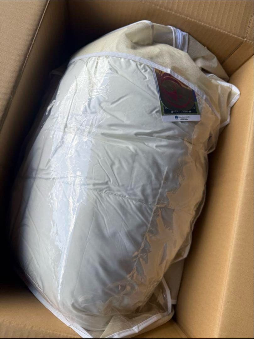 未使用　日本製　軽い　暖かい 羽毛掛け布団　アイボリー　セミダブル