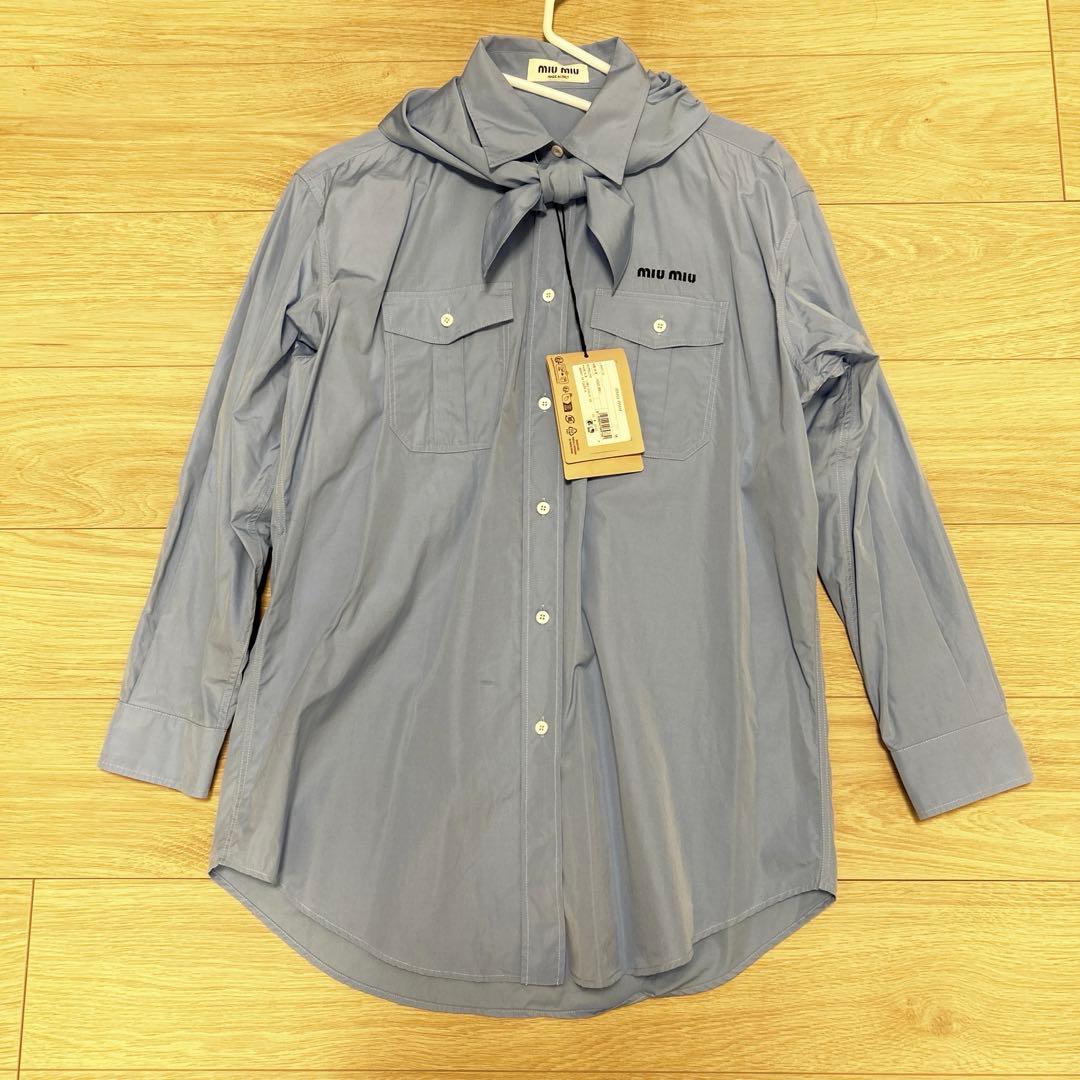【試着のみ】MIUMIU 胸ロゴ スカーフ付　ポプリン シャツ ブルー