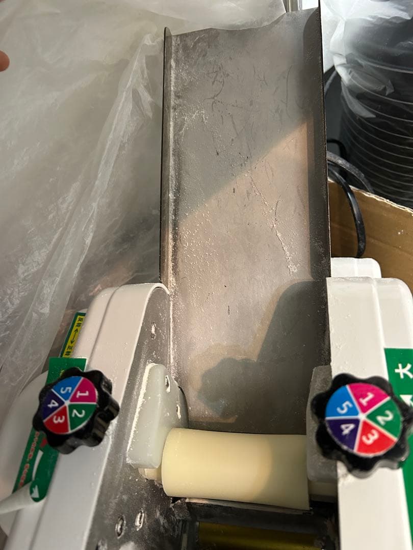 業務用・家庭用 餃子皮機 餃子皮直径8.5cm／1分60枚 自動成形