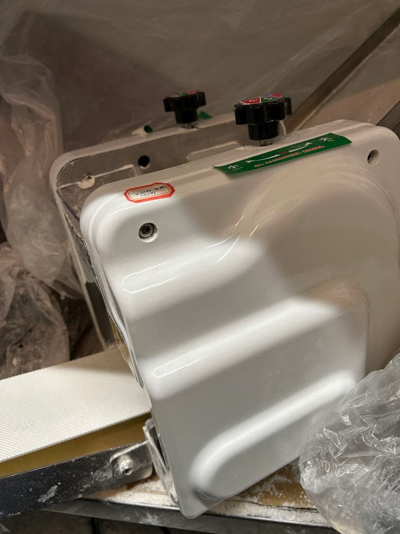 業務用・家庭用 餃子皮機 餃子皮直径8.5cm／1分60枚 自動成形