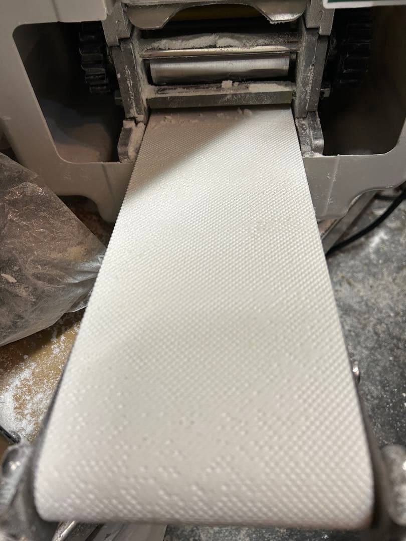 業務用・家庭用 餃子皮機 餃子皮直径8.5cm／1分60枚 自動成形