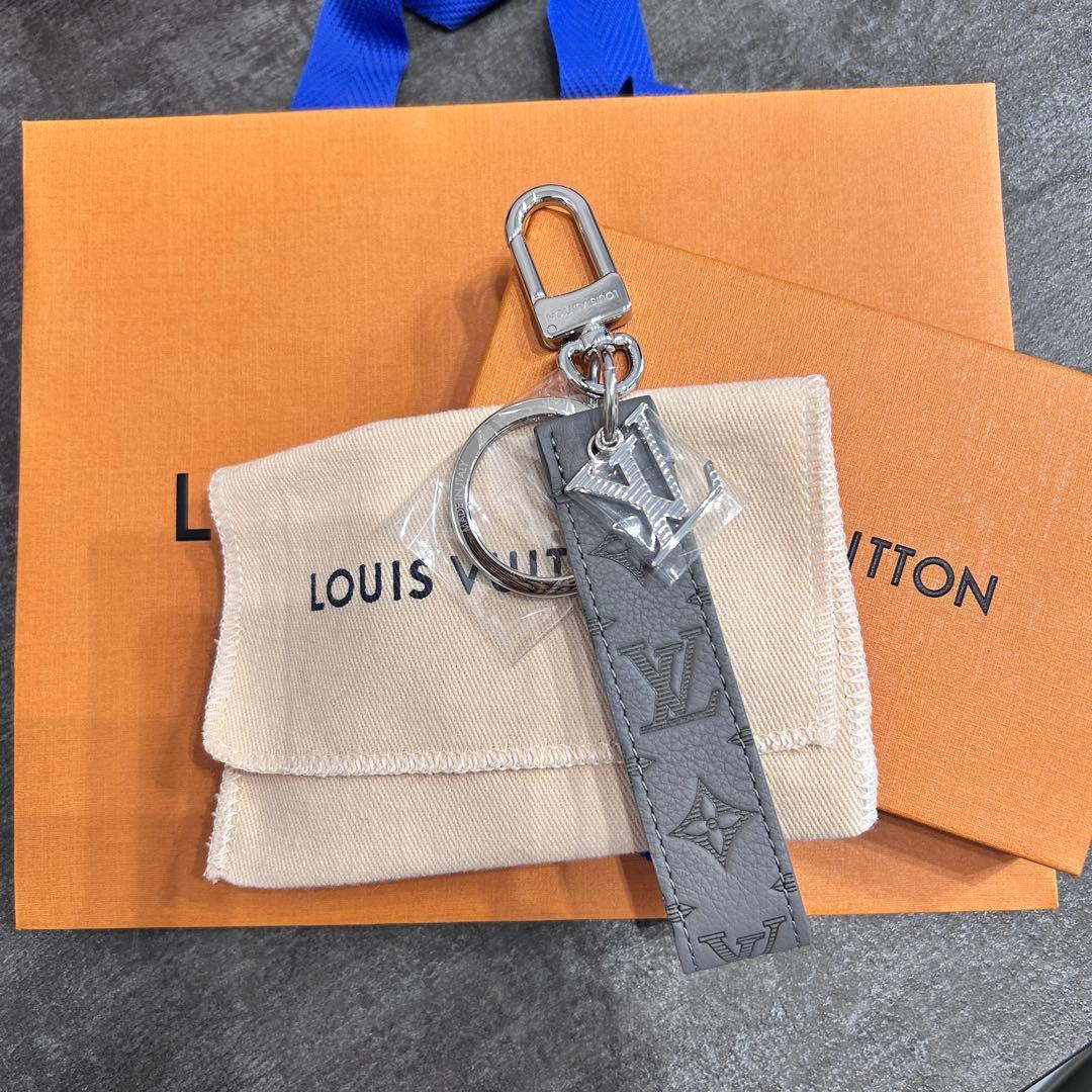 【新品】ルイヴィトン ドラゴンヌ シェイプ キーホルダー モノグラム グレー